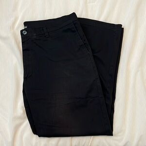 Lee | Men's Total Freedom Stretch Relaxed Fit Flat Front Pant 38Wx30L